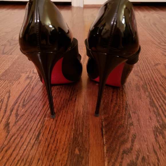 Designer Christian Louboutin patent leather pumps - Picture 3 of 4